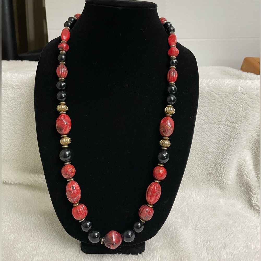 Acrylic bead necklace